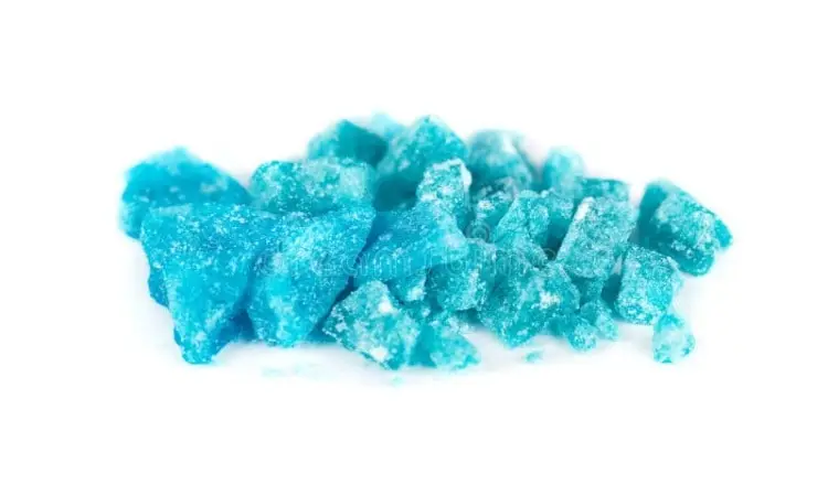 آیس، یخ، اکسی کودون، هروئین آبی و خیلی ز مخدرهای دیگر در دسته ماده مخدر آبی رنگ قرار می‌گیرند زیرا ترکیبات موجود در آن‌ها محصول نهایی را به چنین رنگی درآورده است.